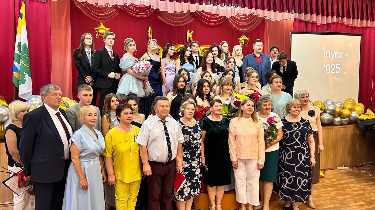 Выпускной вечер — прощание с детством..